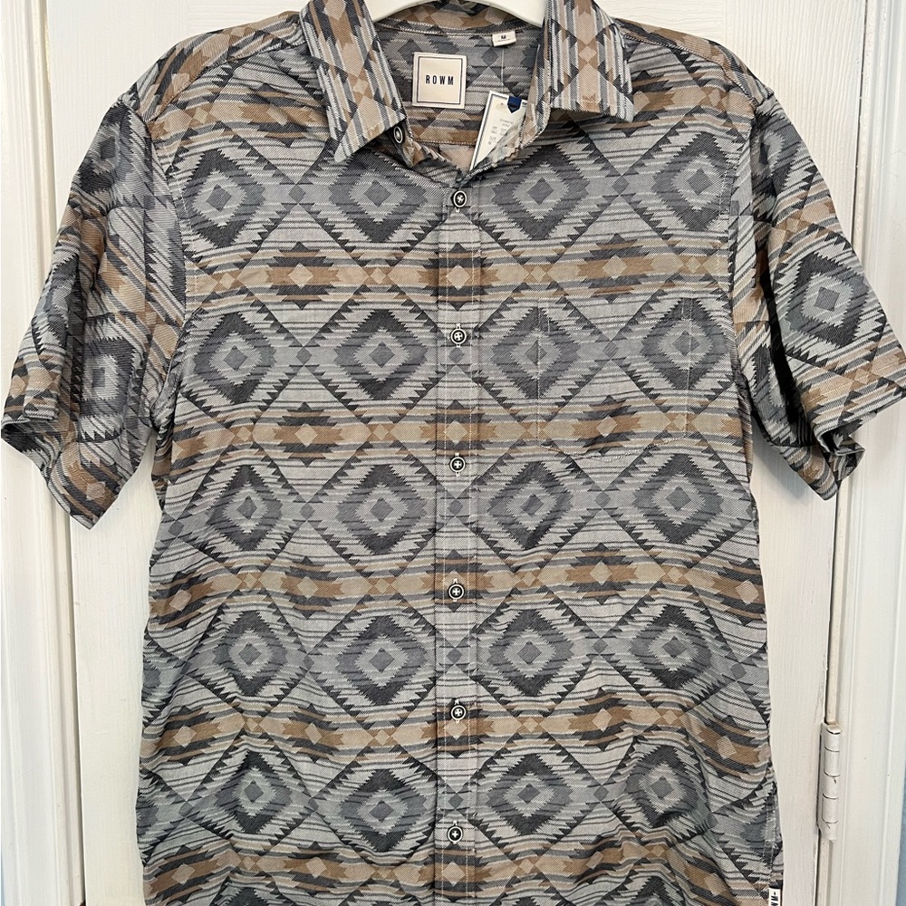 Men’s Size M short sleeve button up Rowm shirt